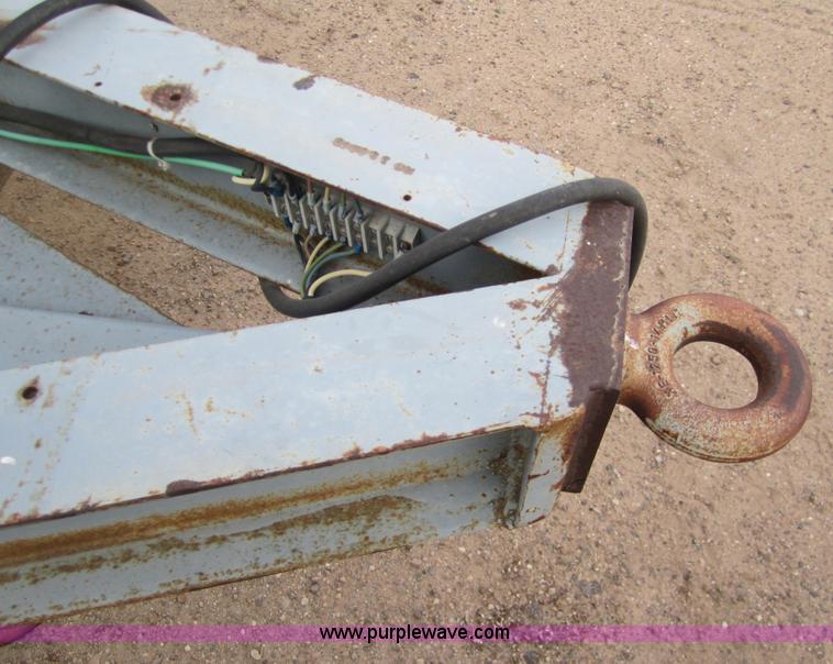 image for item 3332 1992 28' flatbed trailer