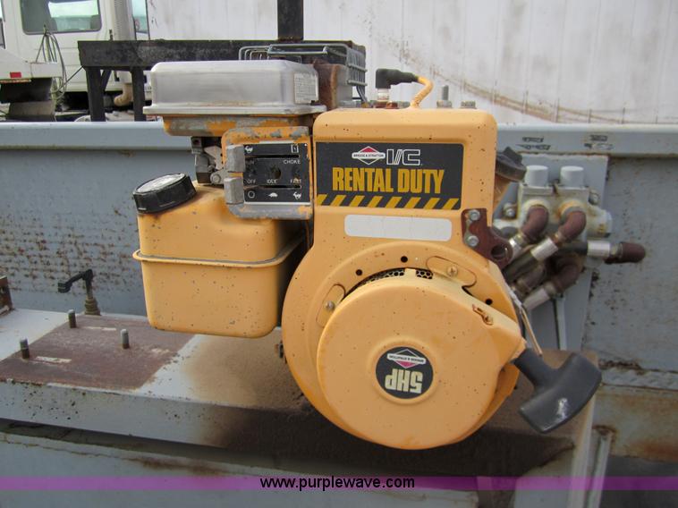 image for item 3332 1992 28' flatbed trailer