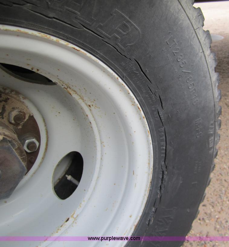 image for item 3332 1992 28' flatbed trailer