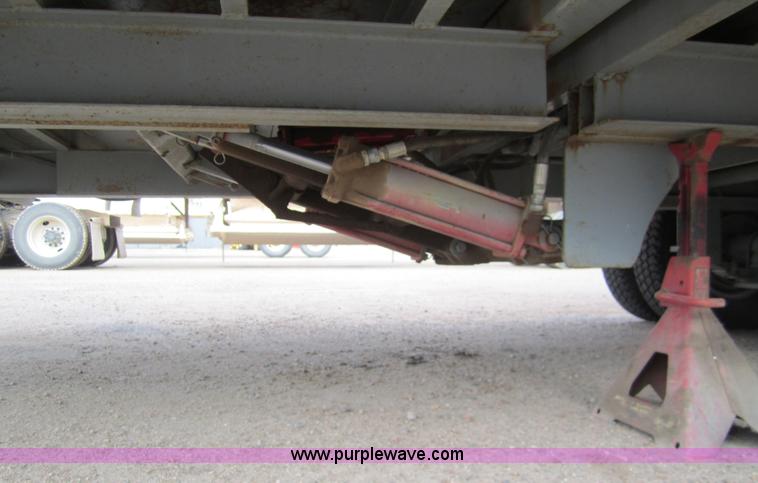 image for item 3332 1992 28' flatbed trailer