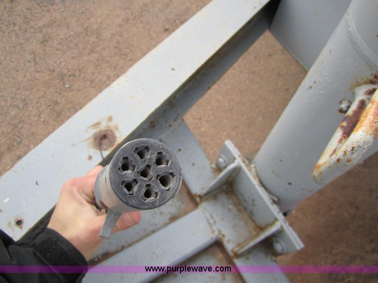 image for item 3332 1992 28' flatbed trailer