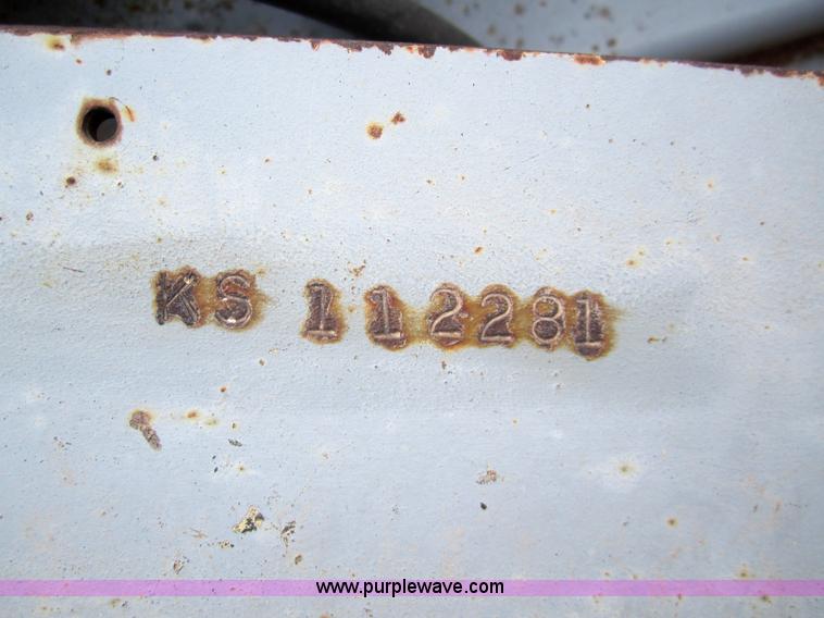 image for item 3332 1992 28' flatbed trailer