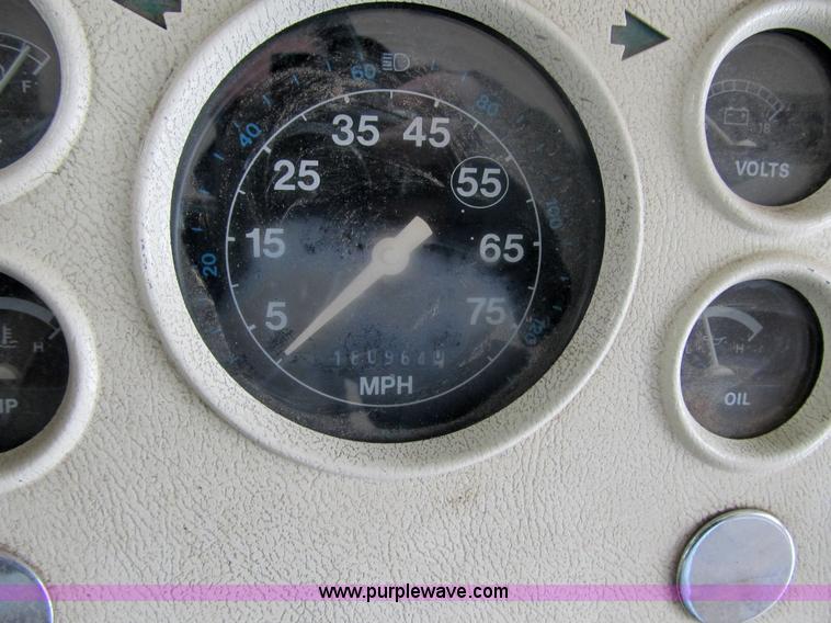 image for item 3599 1994 Ford B700 school bus