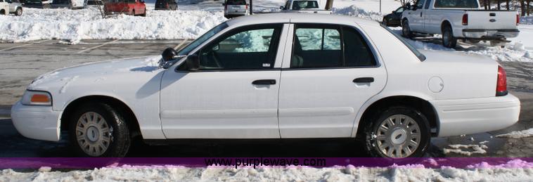 image for item 4749 2005 Ford Crown Victoria Police Interceptor