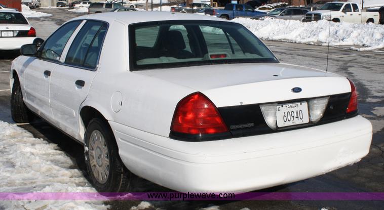 image for item 4749 2005 Ford Crown Victoria Police Interceptor
