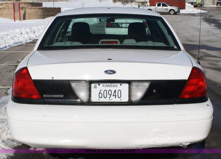 image for item 4749 2005 Ford Crown Victoria Police Interceptor