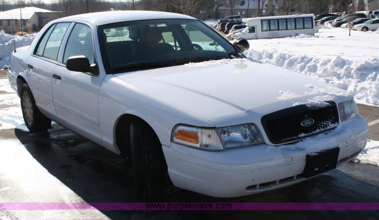 image for item 4749 2005 Ford Crown Victoria Police Interceptor