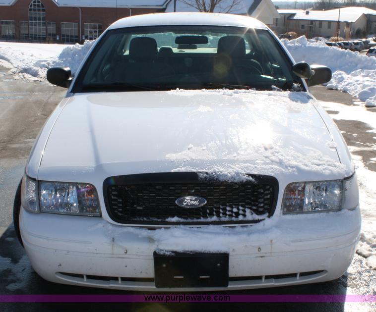 image for item 4749 2005 Ford Crown Victoria Police Interceptor