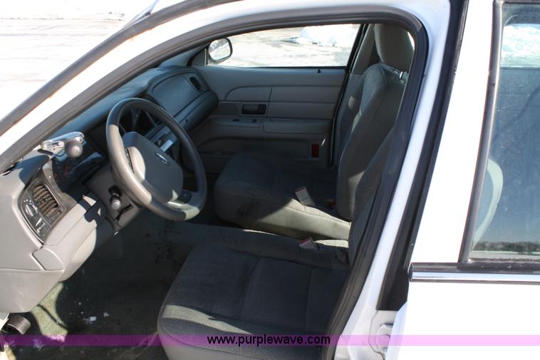 image for item 4749 2005 Ford Crown Victoria Police Interceptor