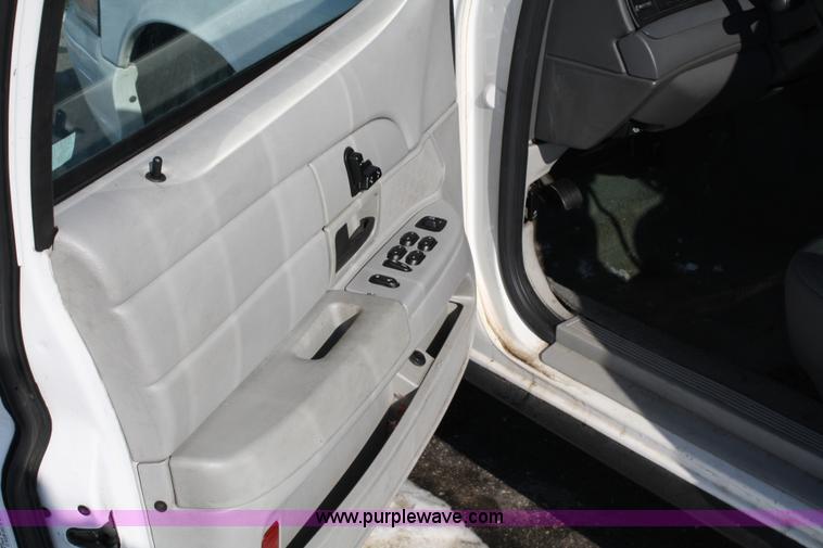 image for item 4749 2005 Ford Crown Victoria Police Interceptor