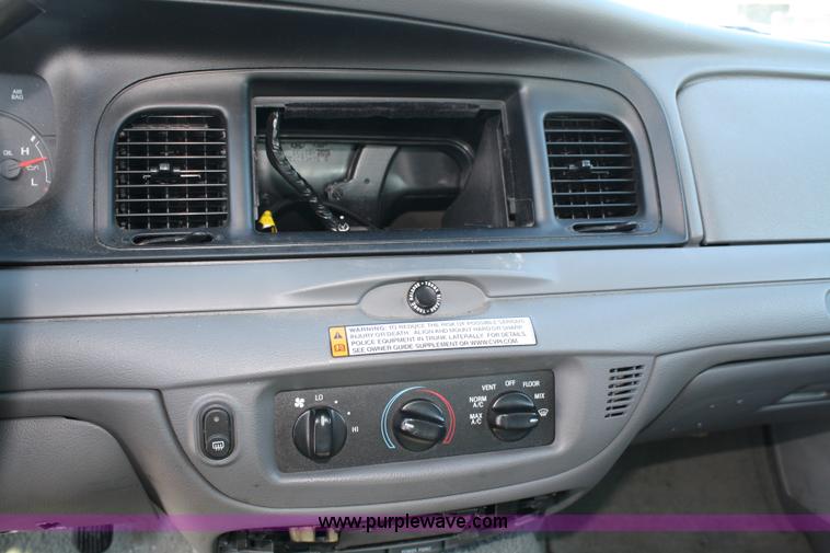 image for item 4749 2005 Ford Crown Victoria Police Interceptor