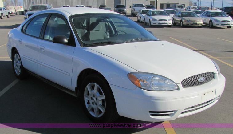 image for item 5210 2006 Ford Taurus SE