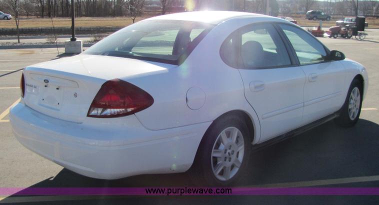 image for item 5210 2006 Ford Taurus SE