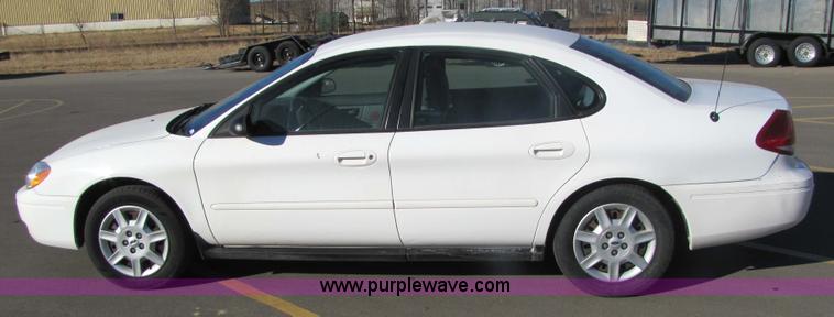 image for item 5210 2006 Ford Taurus SE