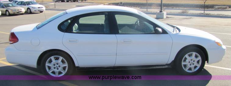 image for item 5210 2006 Ford Taurus SE