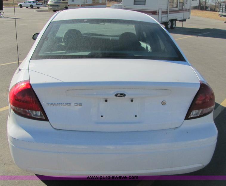 image for item 5210 2006 Ford Taurus SE