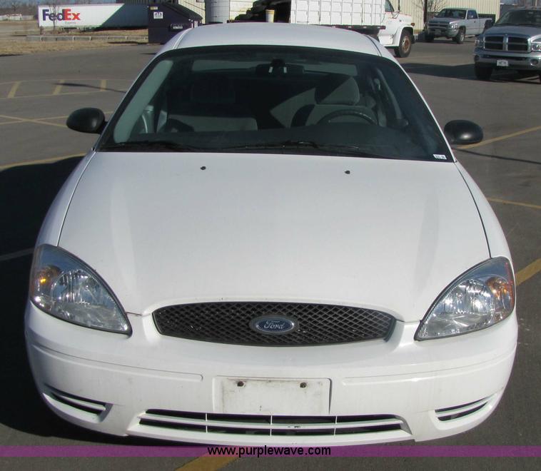 image for item 5210 2006 Ford Taurus SE