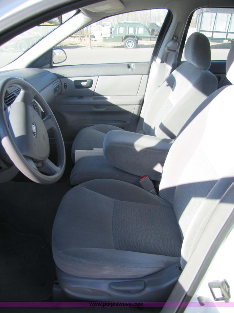 image for item 5210 2006 Ford Taurus SE