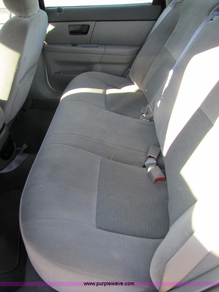 image for item 5210 2006 Ford Taurus SE