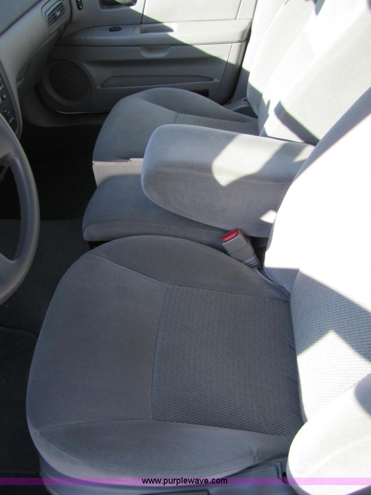 image for item 5210 2006 Ford Taurus SE