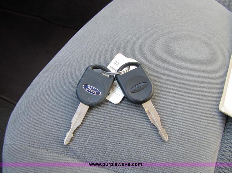 image for item 5210 2006 Ford Taurus SE