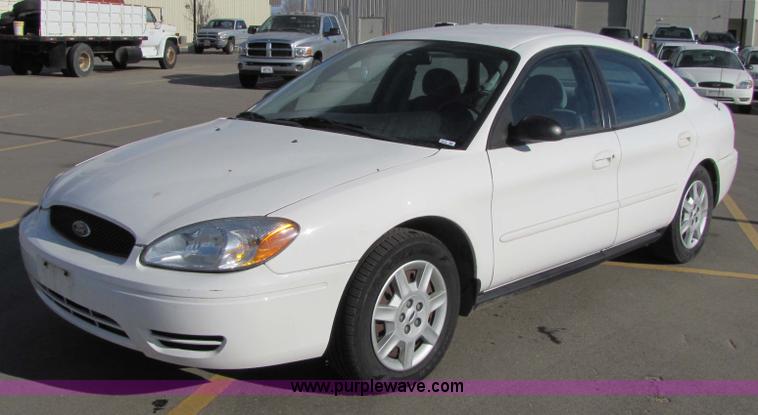 image for item 5211 2006 Ford Taurus SE