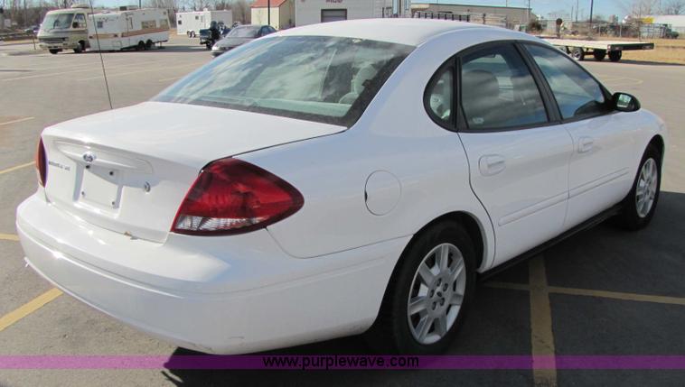 image for item 5211 2006 Ford Taurus SE