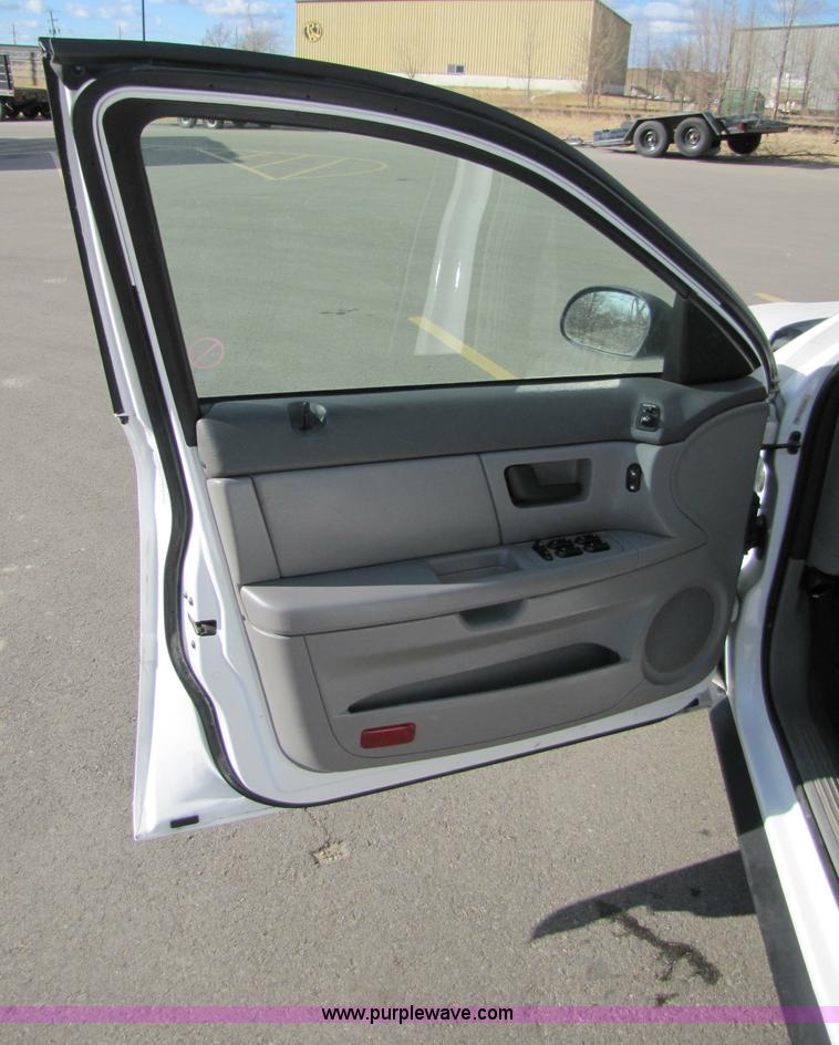 image for item 5211 2006 Ford Taurus SE