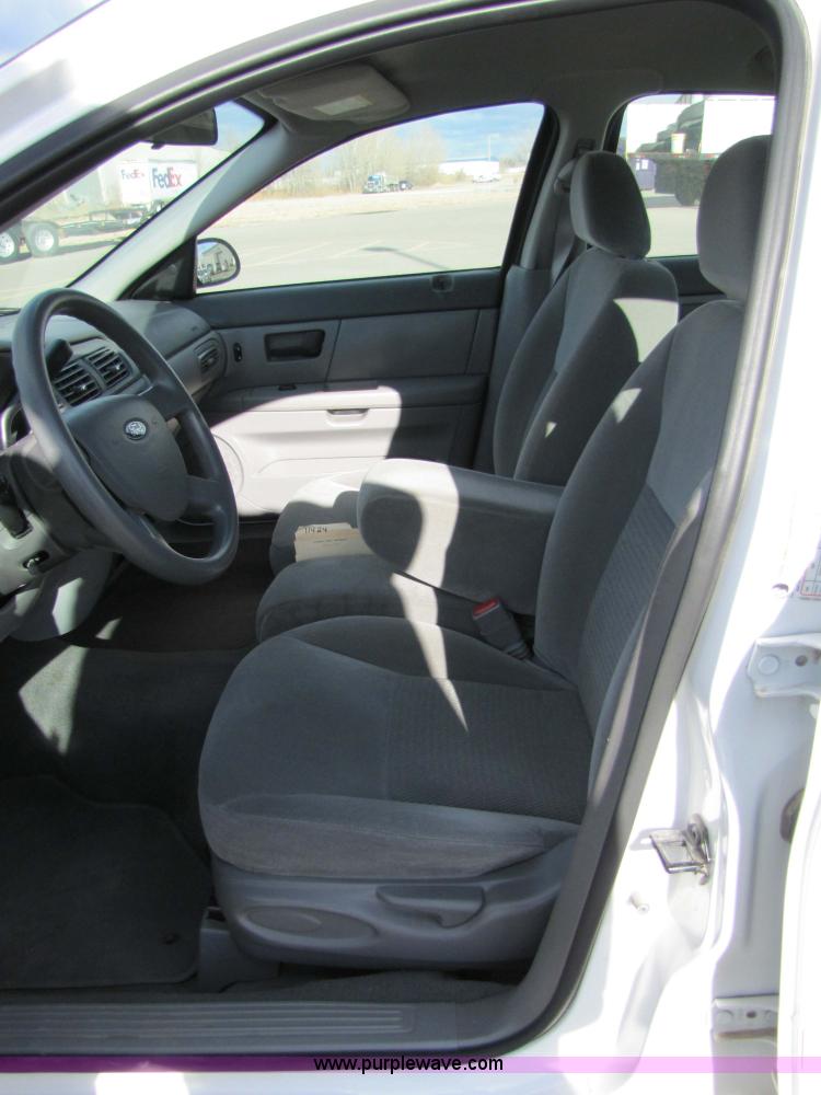 image for item 5211 2006 Ford Taurus SE