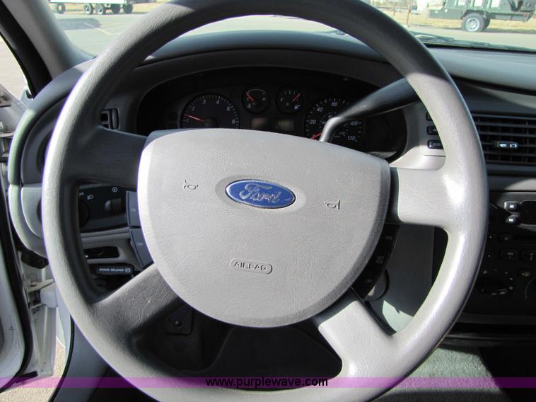 image for item 5211 2006 Ford Taurus SE