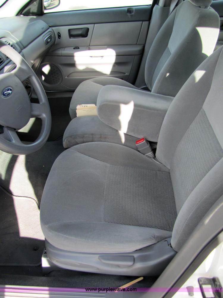 image for item 5211 2006 Ford Taurus SE