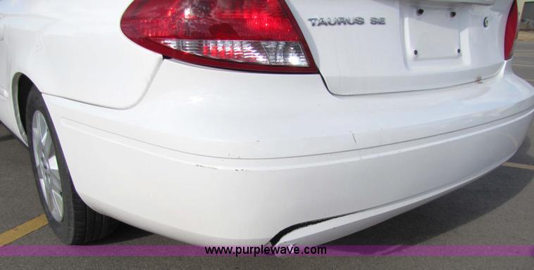 image for item 5211 2006 Ford Taurus SE