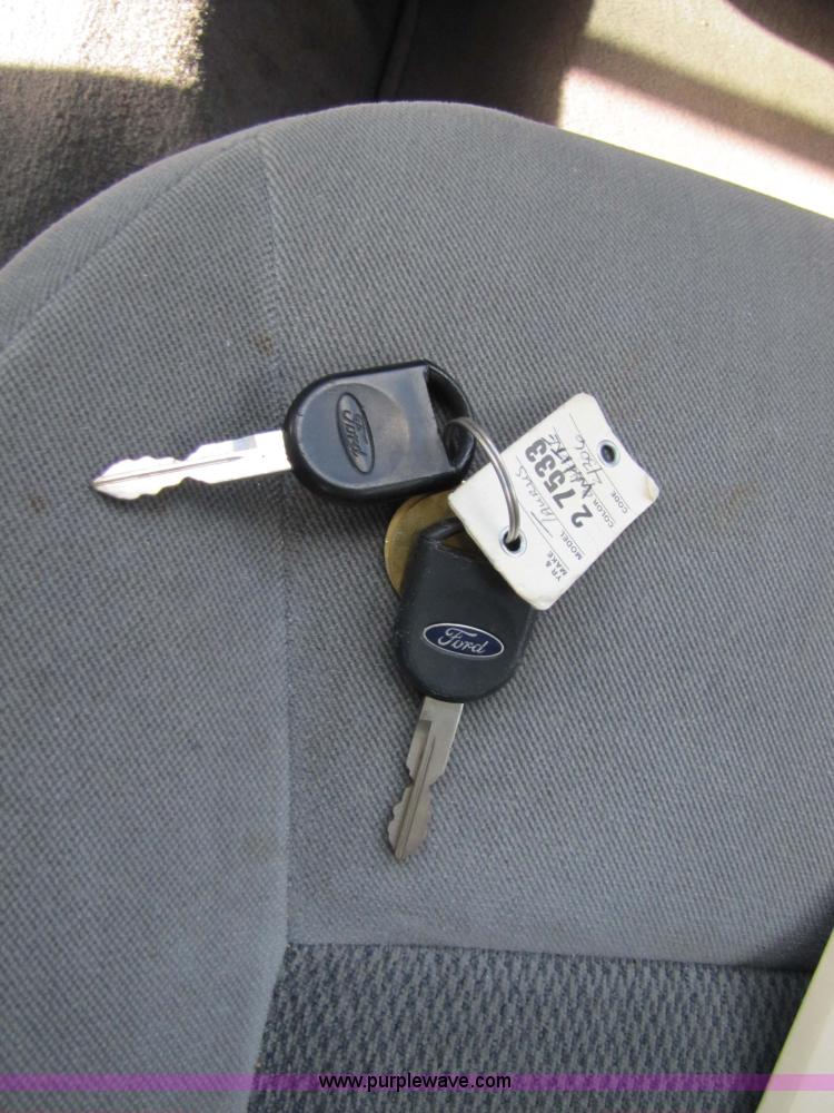 image for item 5211 2006 Ford Taurus SE