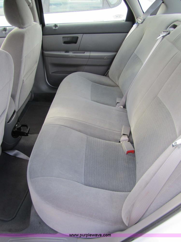 image for item 5211 2006 Ford Taurus SE