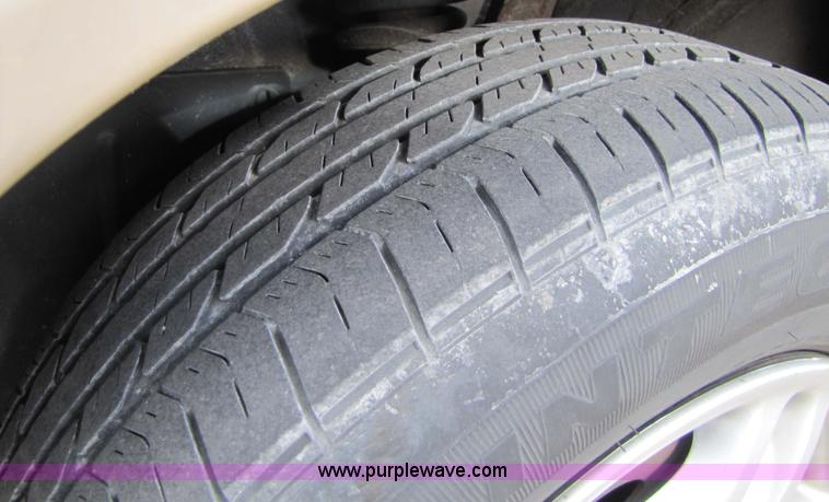 image for item 5212 2000 Dodge Stratus SE