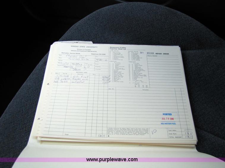 image for item 5212 2000 Dodge Stratus SE