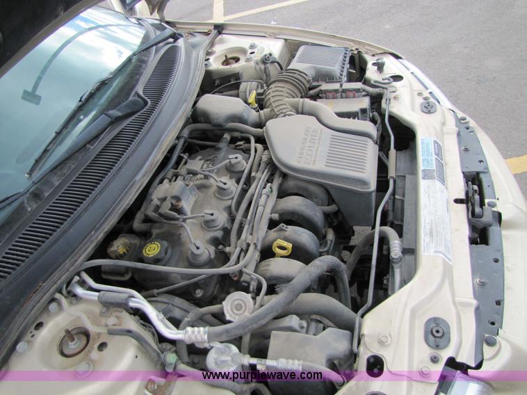 image for item 5212 2000 Dodge Stratus SE