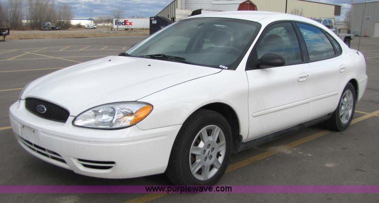 image for item 5213 2006 Ford Taurus SE