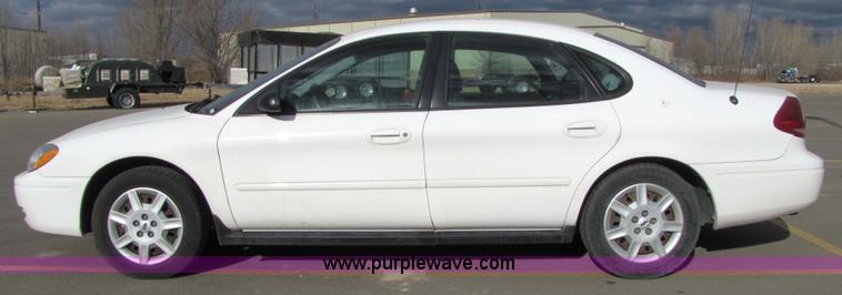 image for item 5213 2006 Ford Taurus SE