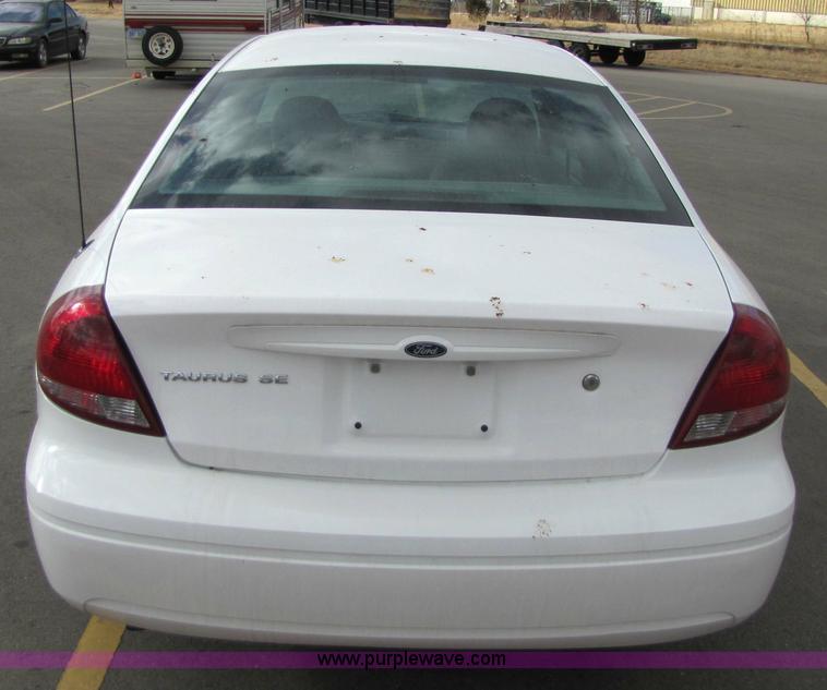image for item 5213 2006 Ford Taurus SE