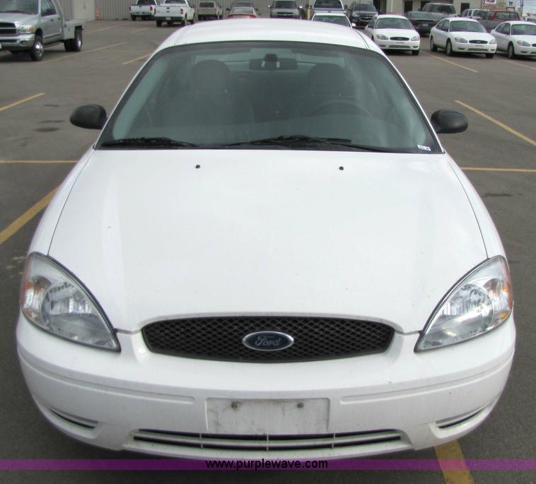 image for item 5213 2006 Ford Taurus SE