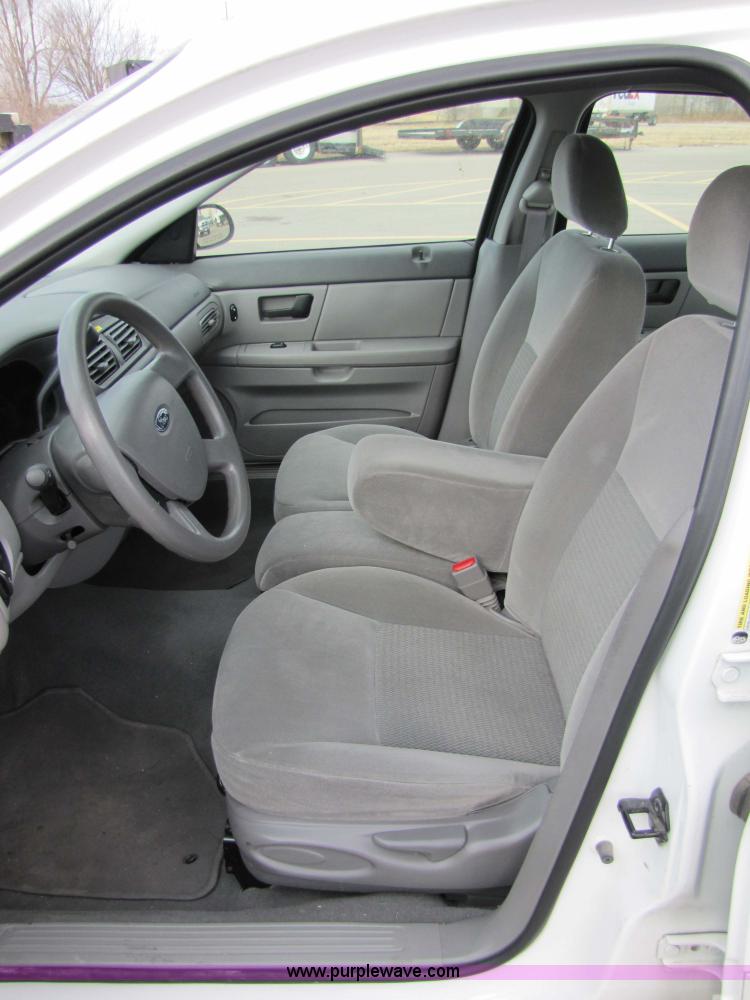 image for item 5213 2006 Ford Taurus SE
