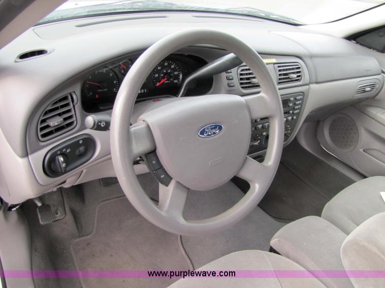 image for item 5213 2006 Ford Taurus SE