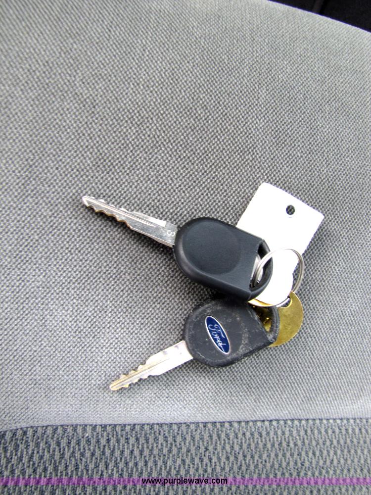 image for item 5213 2006 Ford Taurus SE