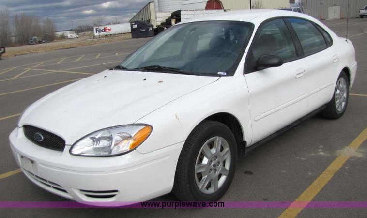 image for item 5215 2006 Ford Taurus SE