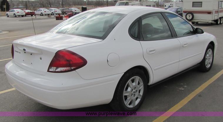 image for item 5215 2006 Ford Taurus SE