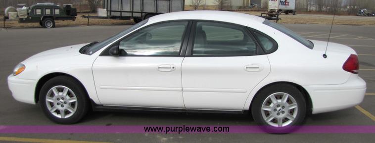 image for item 5215 2006 Ford Taurus SE