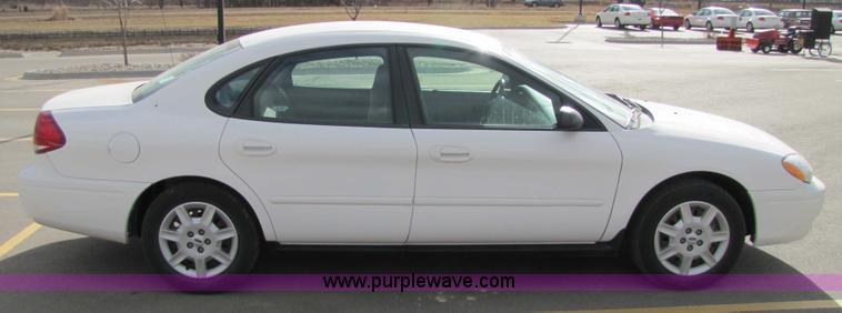 image for item 5215 2006 Ford Taurus SE