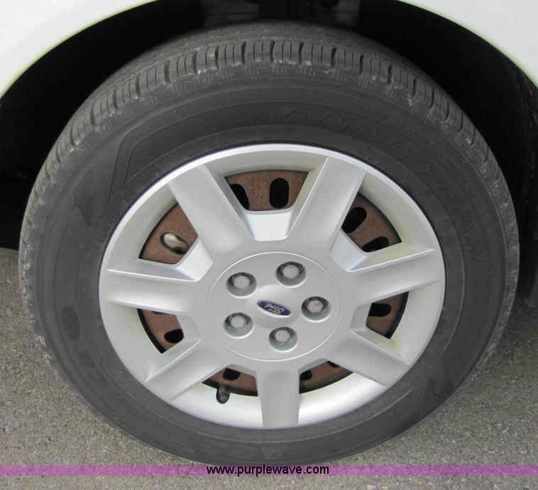 image for item 5215 2006 Ford Taurus SE