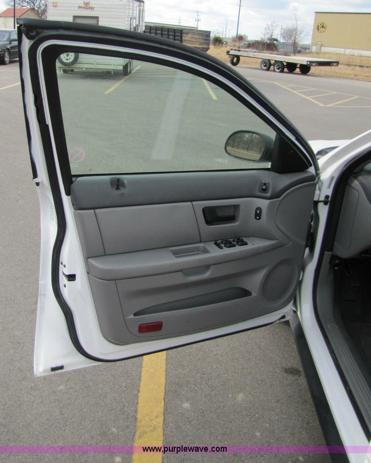 image for item 5215 2006 Ford Taurus SE